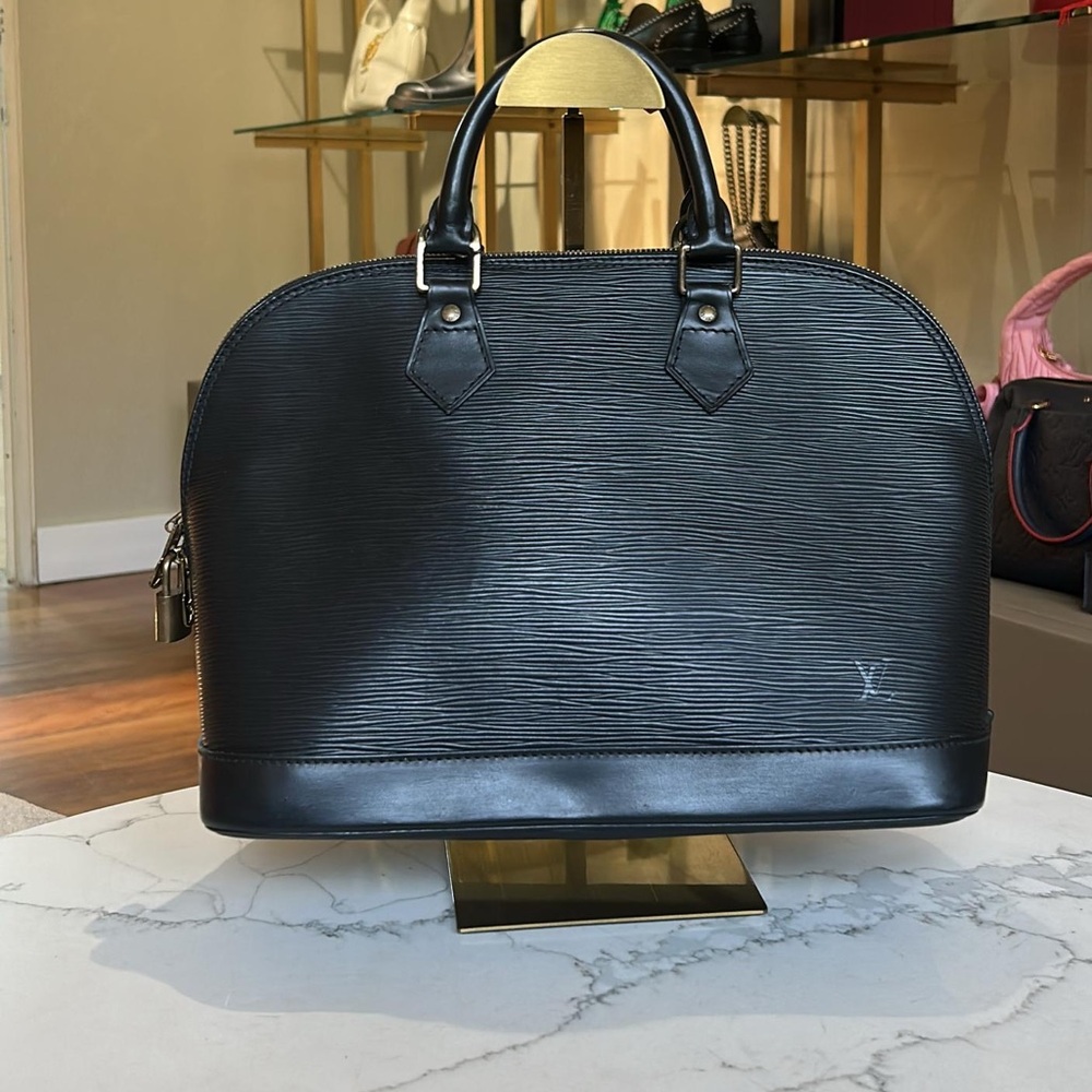 Louis Vuitton -Vintage- Alma MM Epi Leather